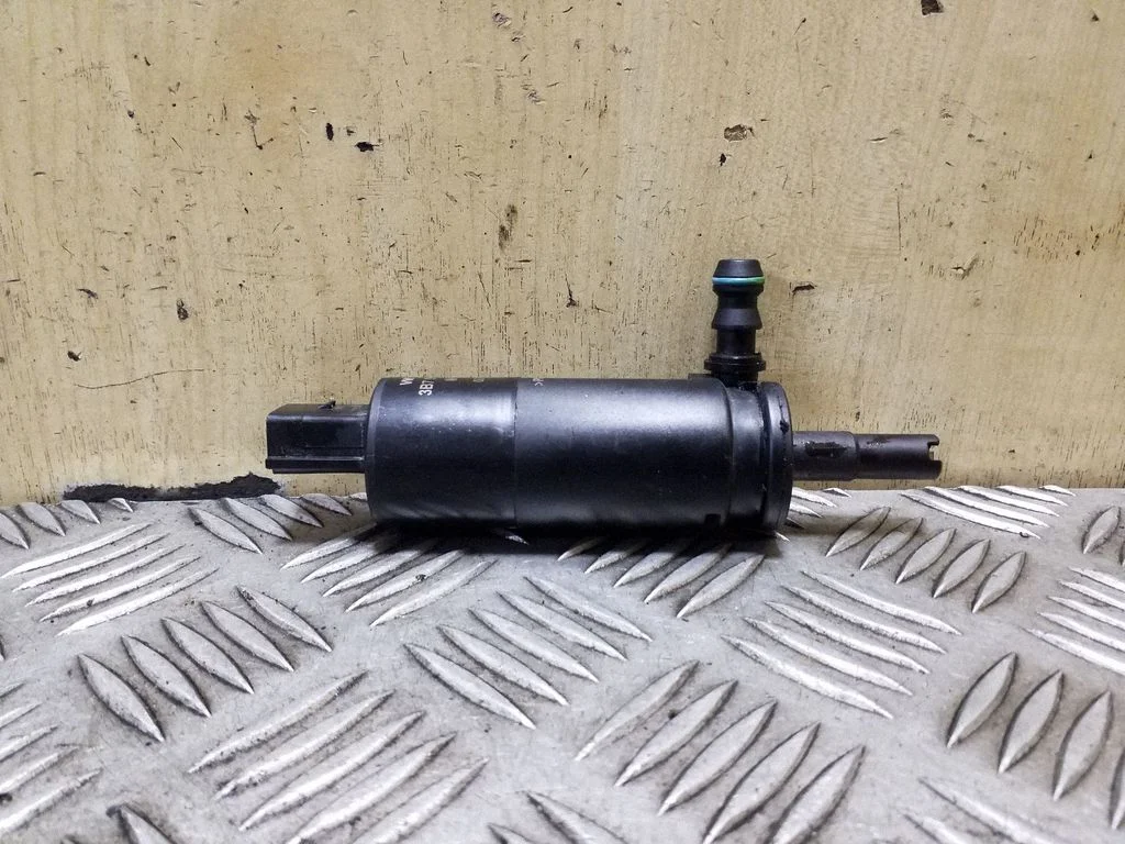 Headlight washer pump 3B7955681