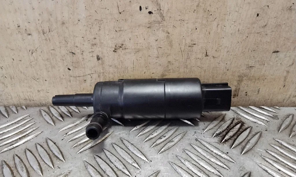 Headlight washer pump 3B7955681