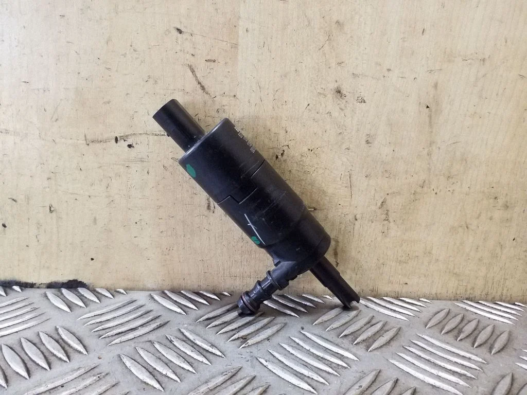 Headlight washer pump – BMW X5 E70 (2006-2013)