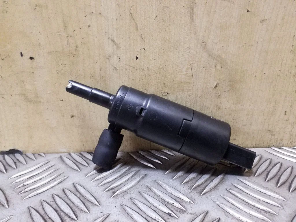 Headlight washer pump – Audi Q7 4L (2005-2015)
