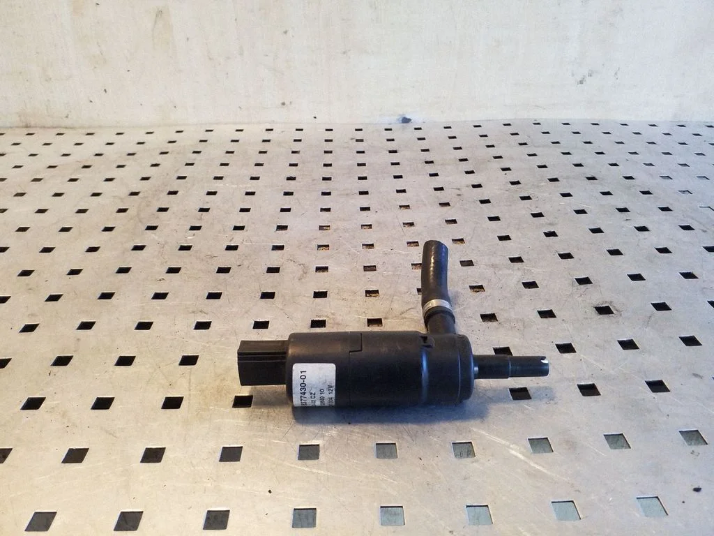 Headlight washer pump – BMW X5 E53 (1999-2006)