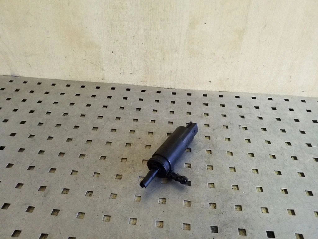 Headlight washer pump 6712697309702