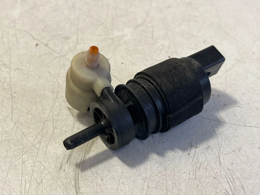 Klaasipesuvedeliku pump (klaaside) 1K6955651 – Audi Q7 4M (2015-)