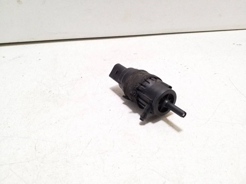 Windscreen/windshield washer pump 8K5955647