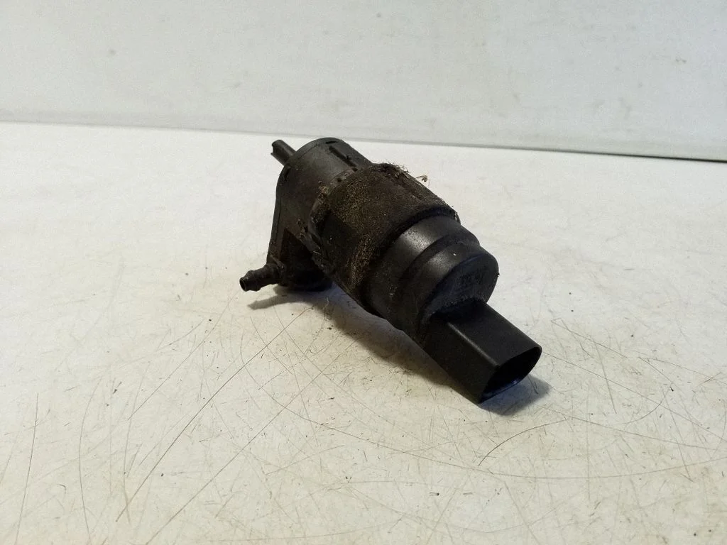 Windscreen/windshield washer pump 8K9955647