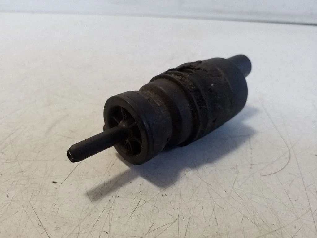 Windscreen/windshield washer pump 1J5955651