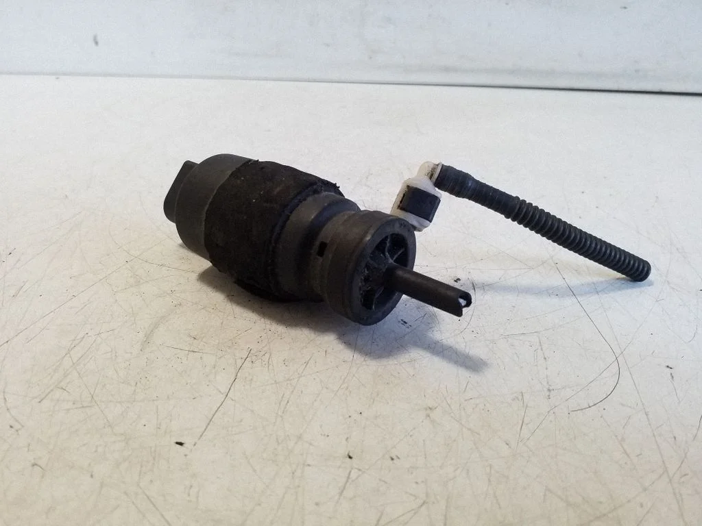 Windscreen/windshield washer pump 1J5955651