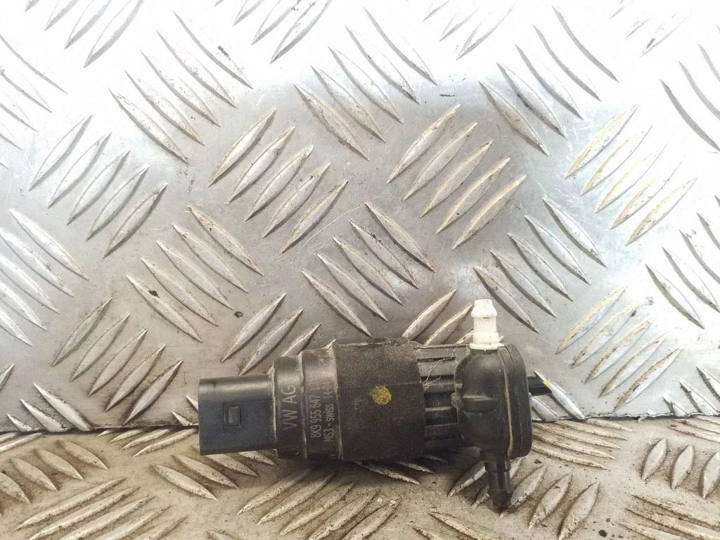 Windscreen/windshield washer pump 8K9955647