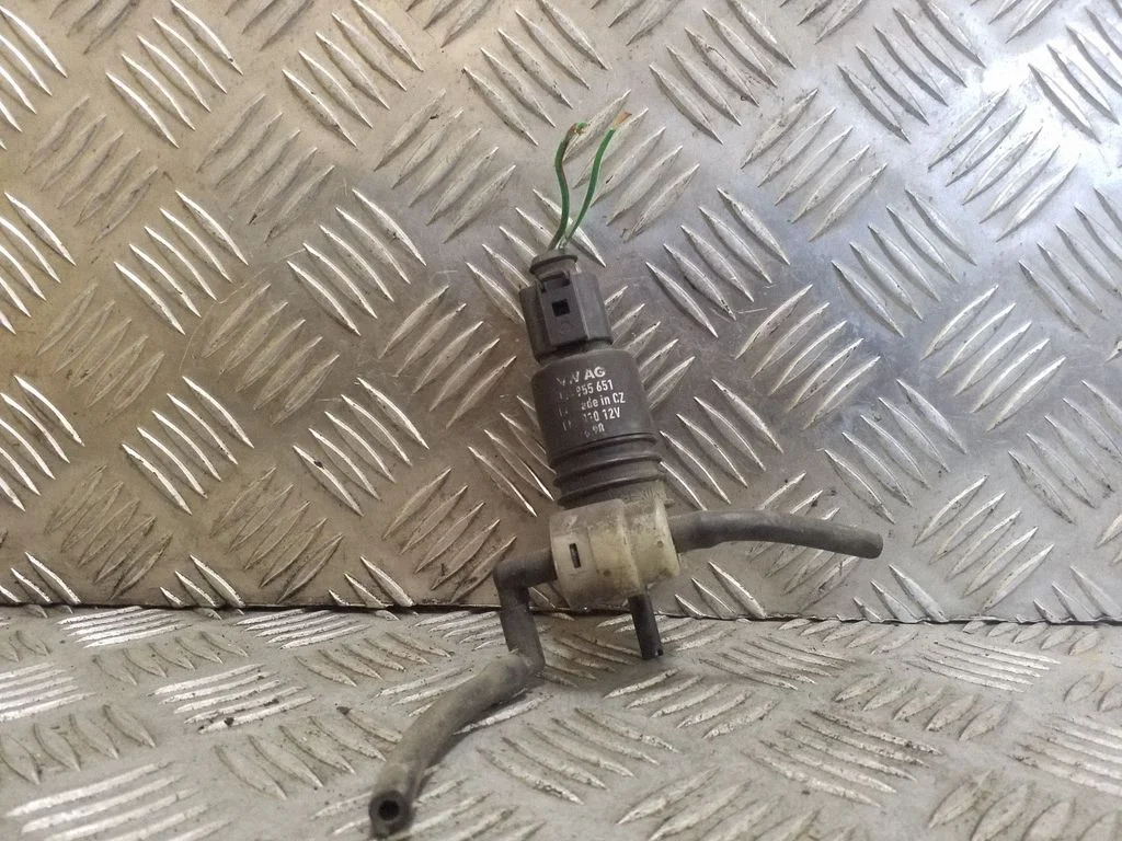 Klaasipesuvedeliku pump (klaaside) 1J0973722