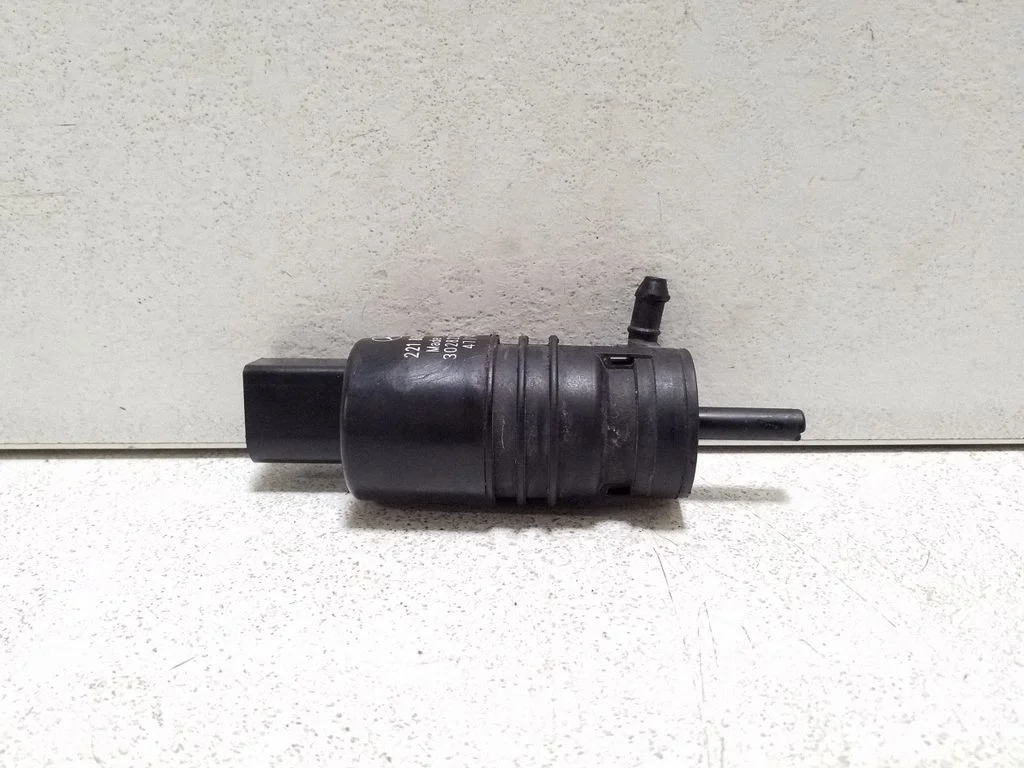 Windscreen/windshield washer pump 2218690121