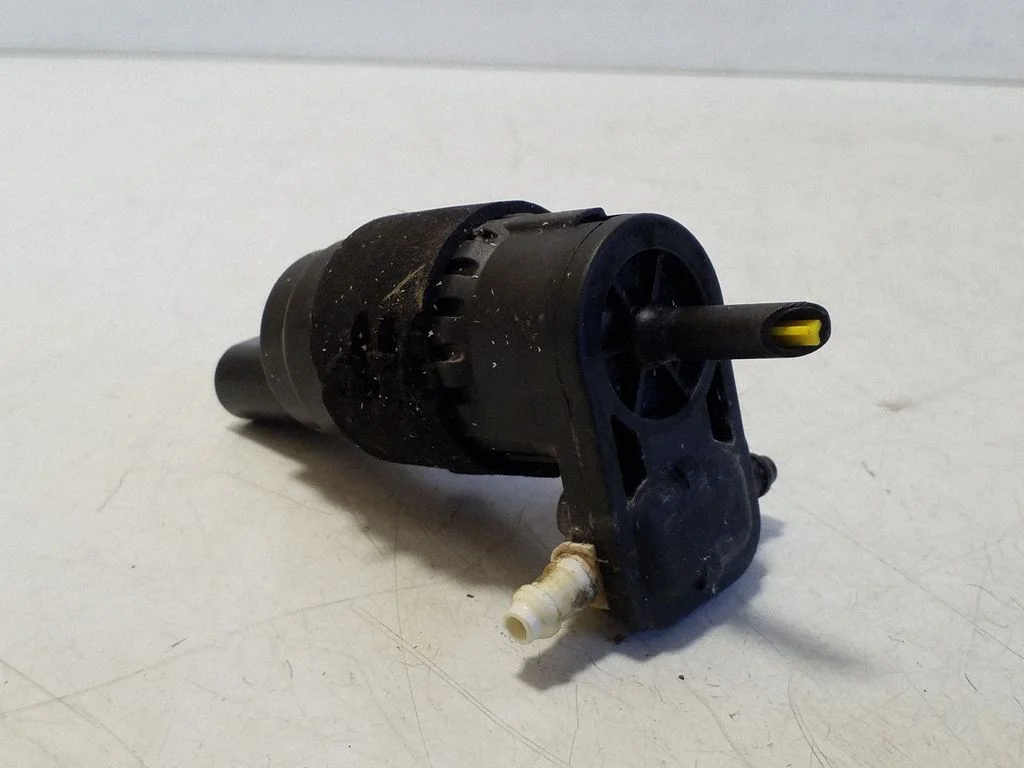 Windscreen/windshield washer pump 8K9955647