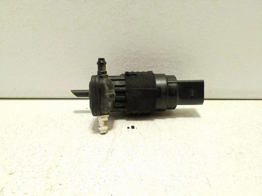 Windscreen/windshield washer pump 8K9955647