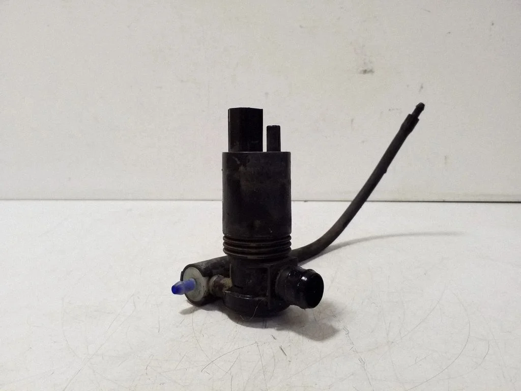 Windscreen/windshield washer pump – Land Rover Evoque I (2011-2018)