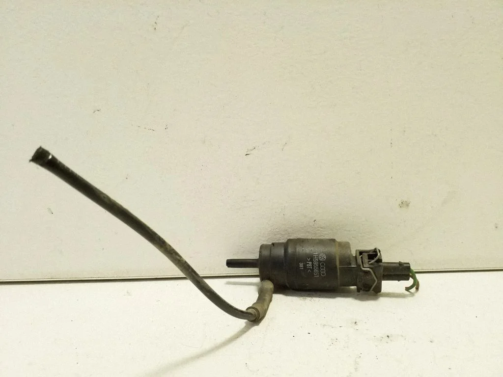 Klaasipesuvedeliku pump (klaaside) – Volkswagen Transporter - Caravelle T4 (1991-2003)