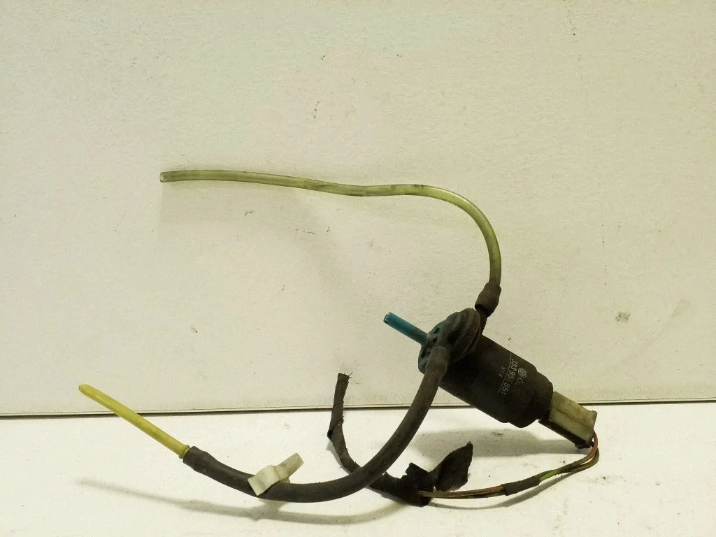 Windscreen/windshield washer pump 333955651