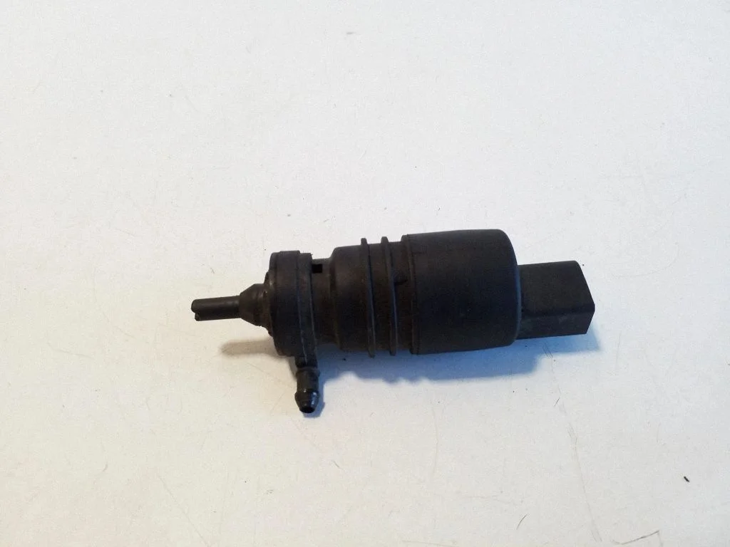 Windscreen/windshield washer pump 1T0955651 – Volkswagen Passat B6 (2005-2010)