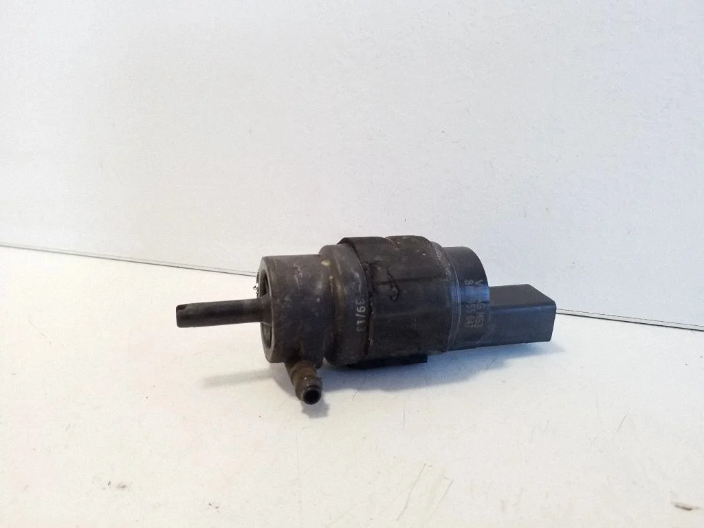 Windscreen/windshield washer pump 8K5955647