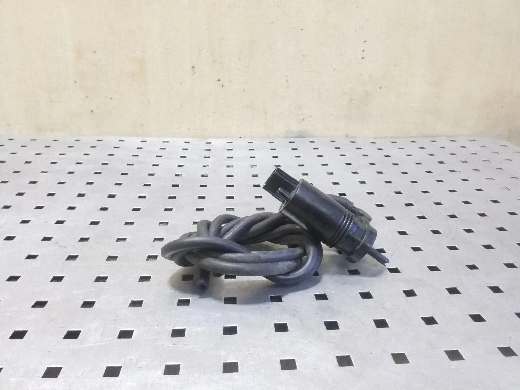 Windscreen/windshield washer pump – Land Rover Range Rover Sport L494 (2013-)