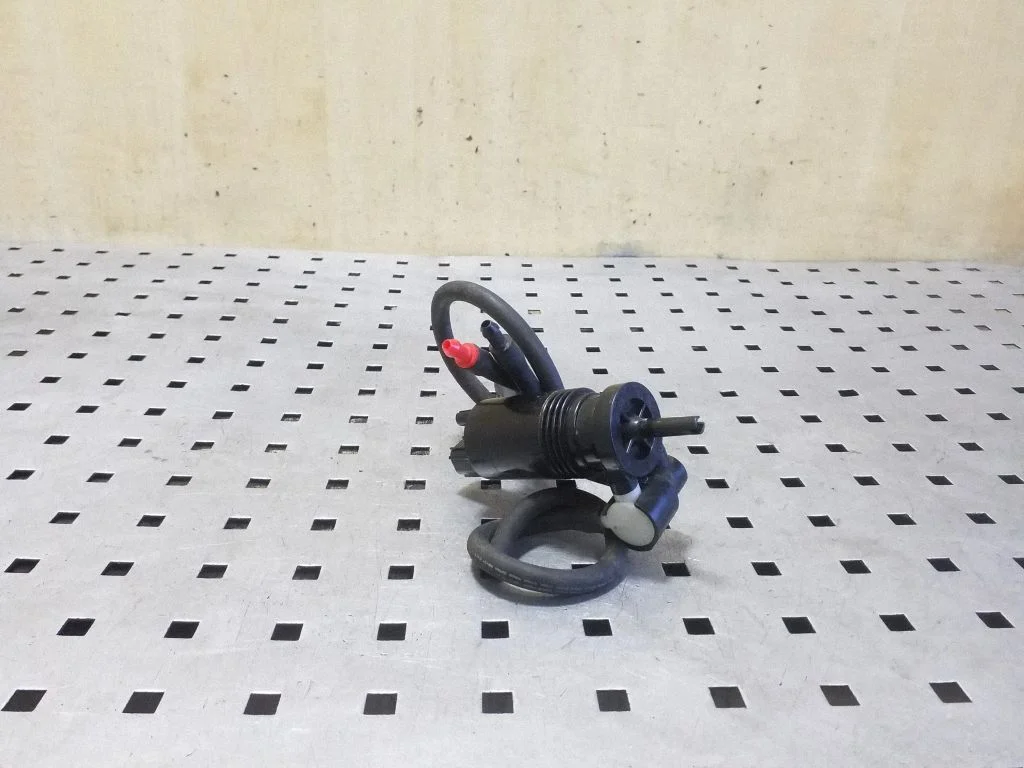 Windscreen/windshield washer pump – Land Rover Range Rover Sport L494 (2013-)