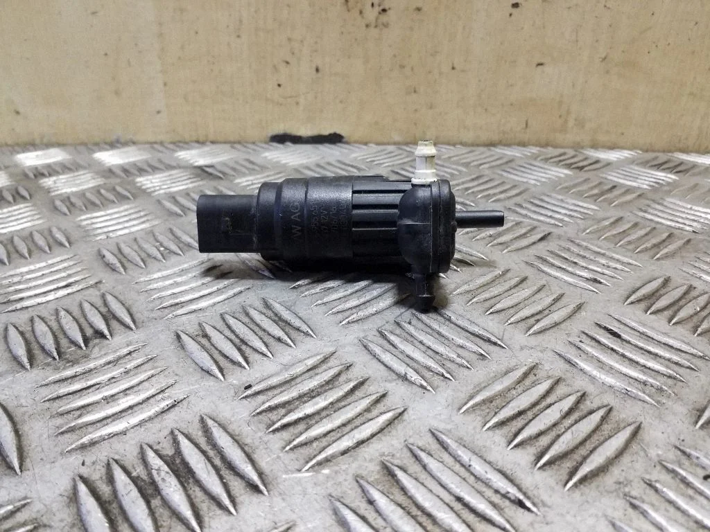 Windscreen/windshield washer pump 1K6955651