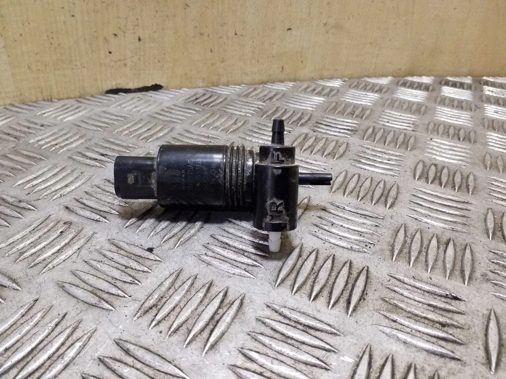 Klaasipesuvedeliku pump (klaaside) 05152075AC