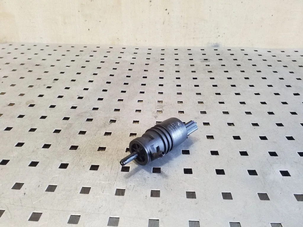 Windscreen/windshield washer pump 67126934160