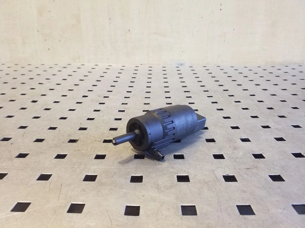 Windscreen/windshield washer pump 1K5955651