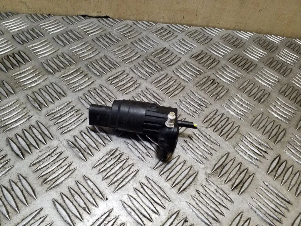 Windscreen/windshield washer pump 1K6955651