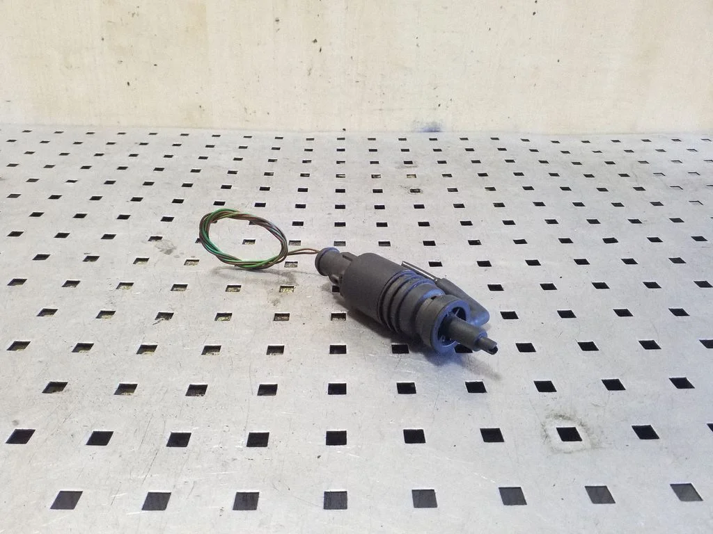 Windscreen/windshield washer pump 17010