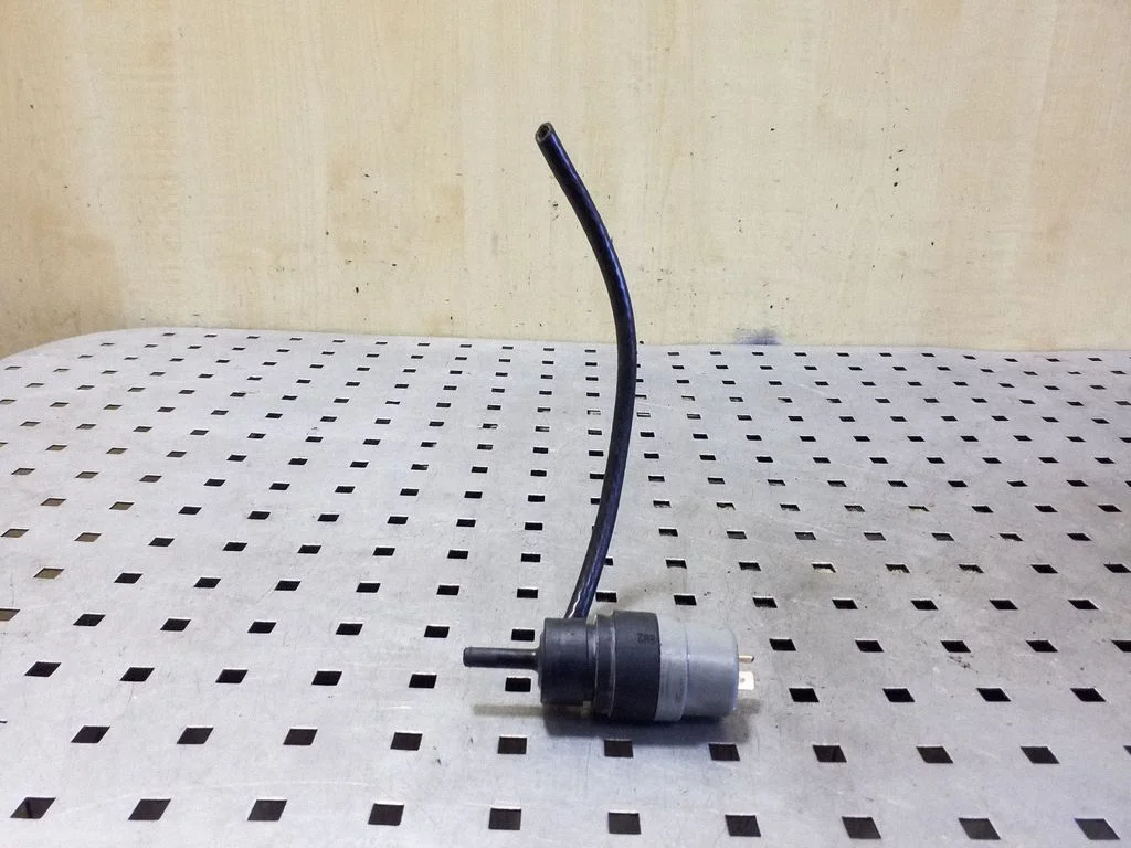 Windscreen/windshield washer pump 431955651