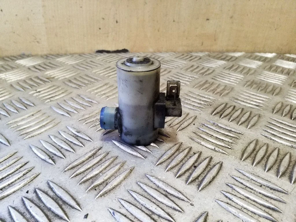 Windscreen/windshield washer pump 85131
