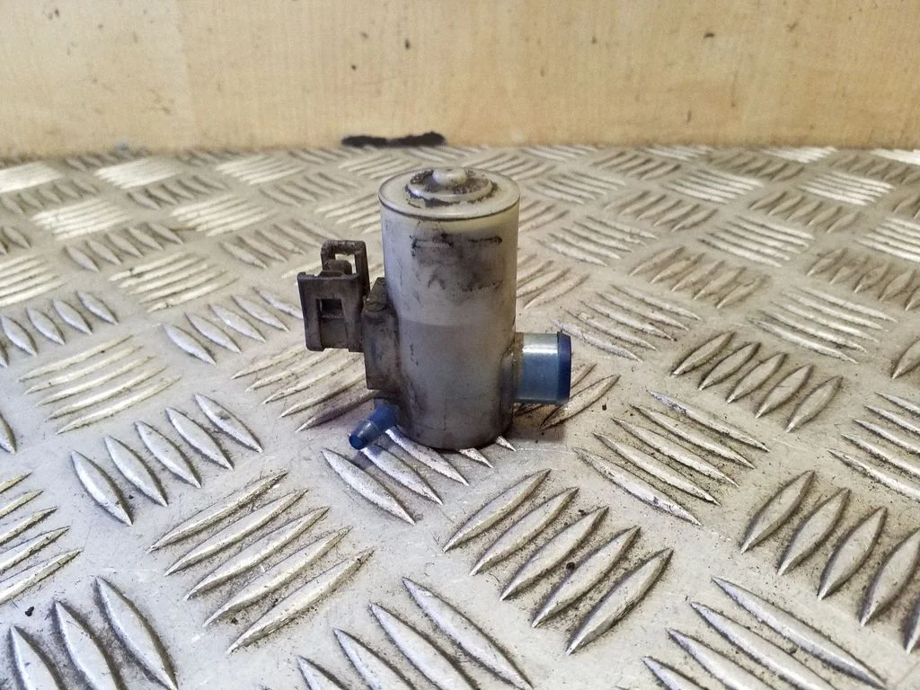 Windscreen/windshield washer pump 85142
