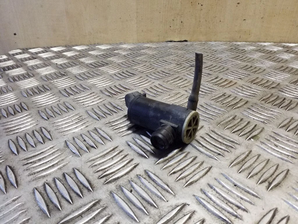 Windscreen/windshield washer pump 985102S000