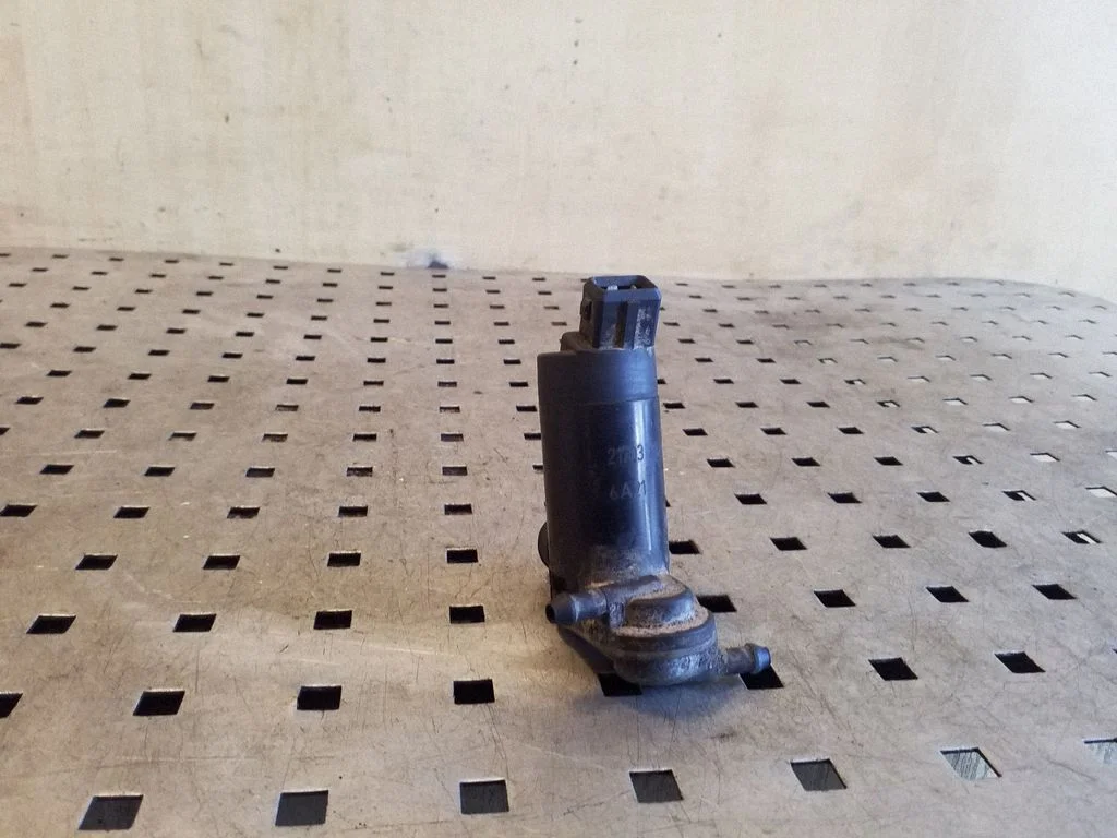 Windscreen/windshield washer pump 21703