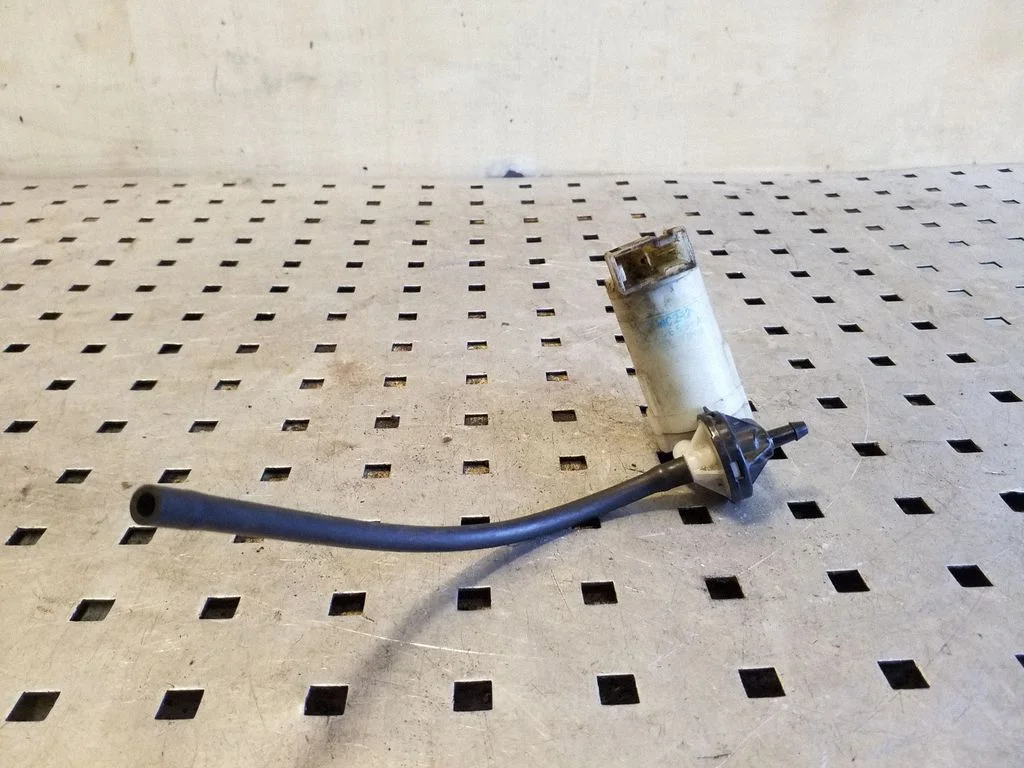 Windscreen/windshield washer pump 2224655A