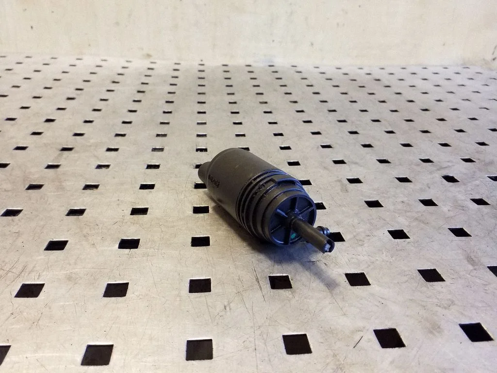 Windscreen/windshield washer pump – BMW X1 E84 (2009-2015)