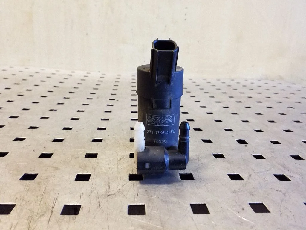 Windscreen/windshield washer pump 1S7117K624FE