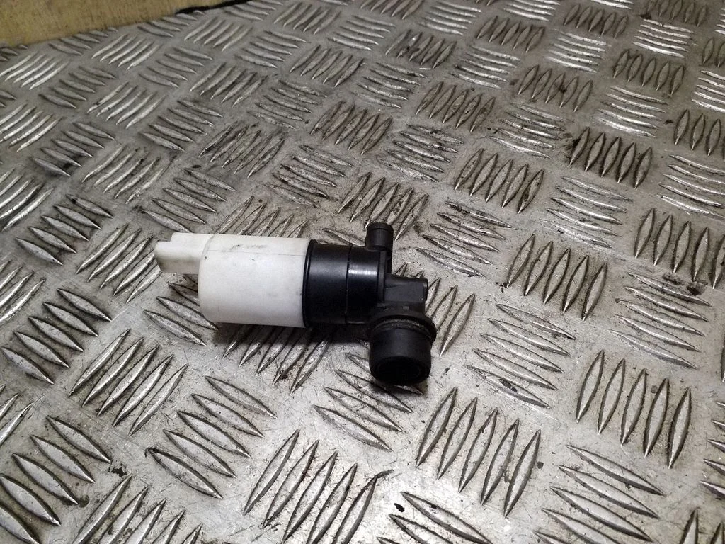 Windscreen/windshield washer pump – Renault Trafic II (X83) (2001-2014)