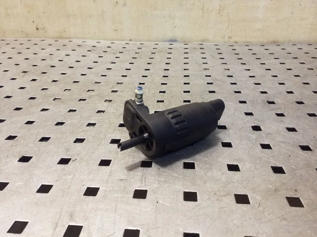Windscreen/windshield washer pump 1K6955651