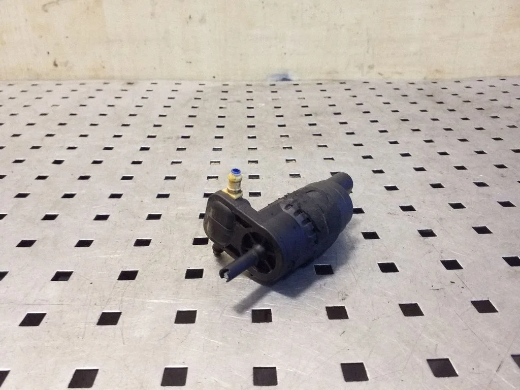 Klaasipesuvedeliku pump (klaaside) 8K9955647