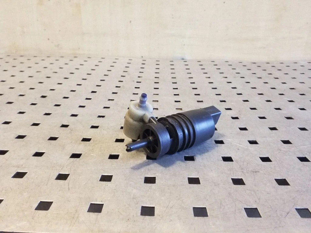 Windscreen/windshield washer pump 1K6955651