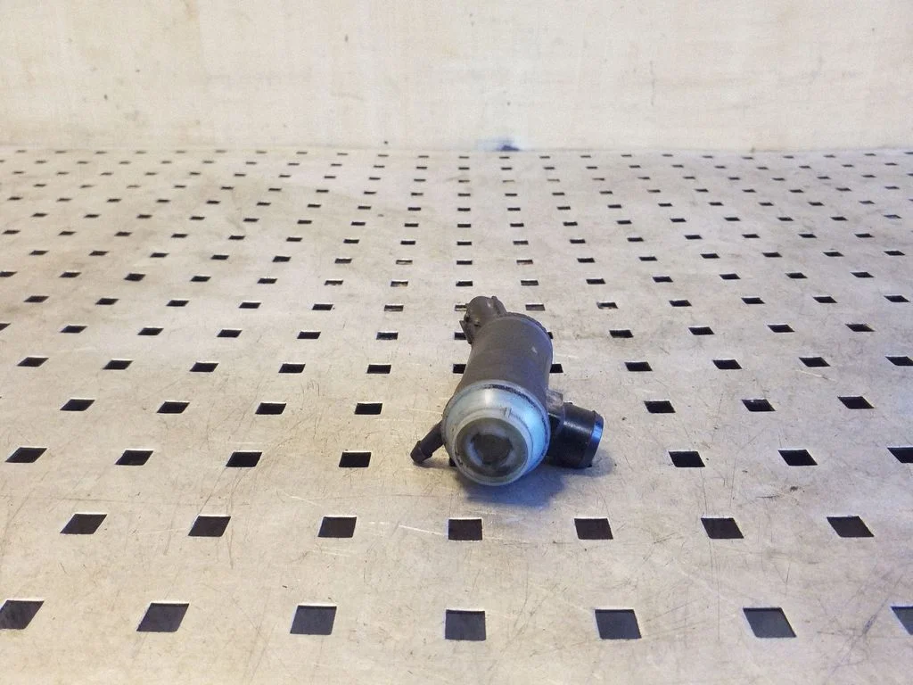 Klaasipesuvedeliku pump (klaaside) – Subaru Outback (2009-2014)