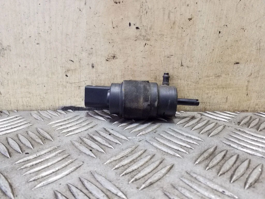 Windscreen/windshield washer pump 8K5955647