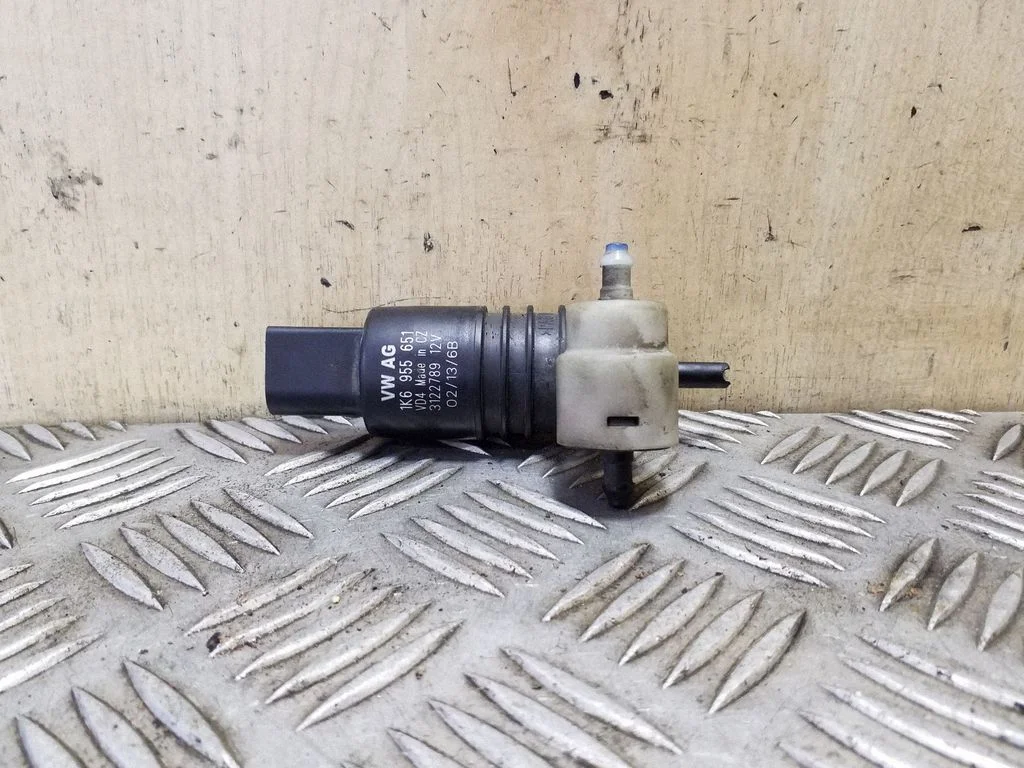 Windscreen/windshield washer pump 1K6955651