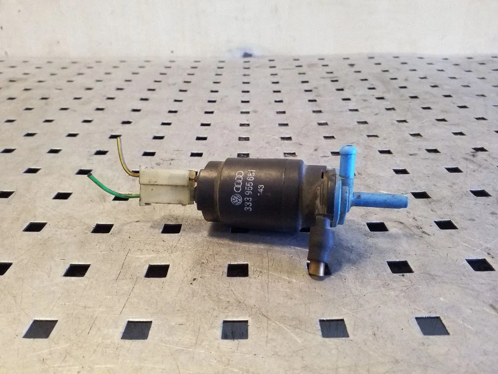 Windscreen/windshield washer pump 333955651