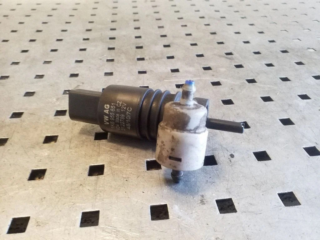 Windscreen/windshield washer pump 1K6955651 – Volkswagen Passat CC (2008-2016)