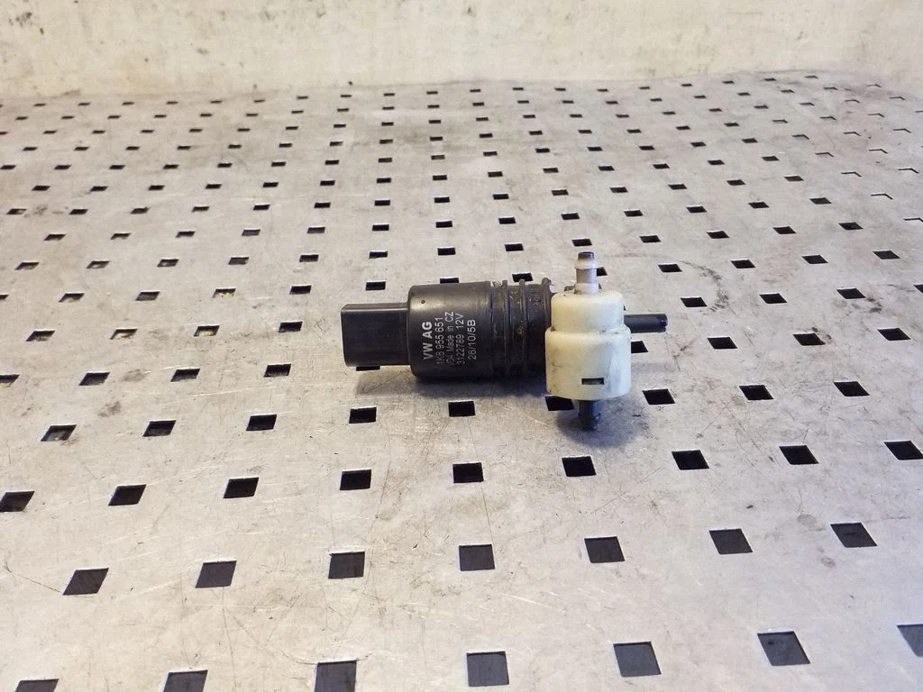 Windscreen/windshield washer pump 1K6955651