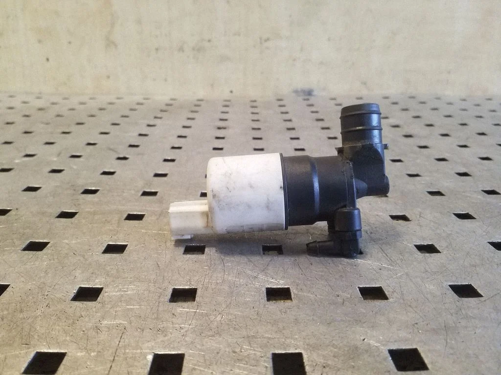 Klaasipesuvedeliku pump (klaaside) BK2117K624BA – Volvo S60 (2005-2010)