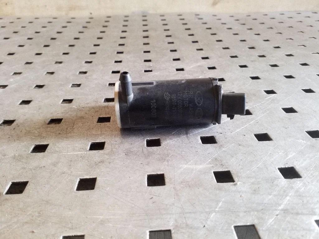 Pompka spryskiwacza szyb 985102S100