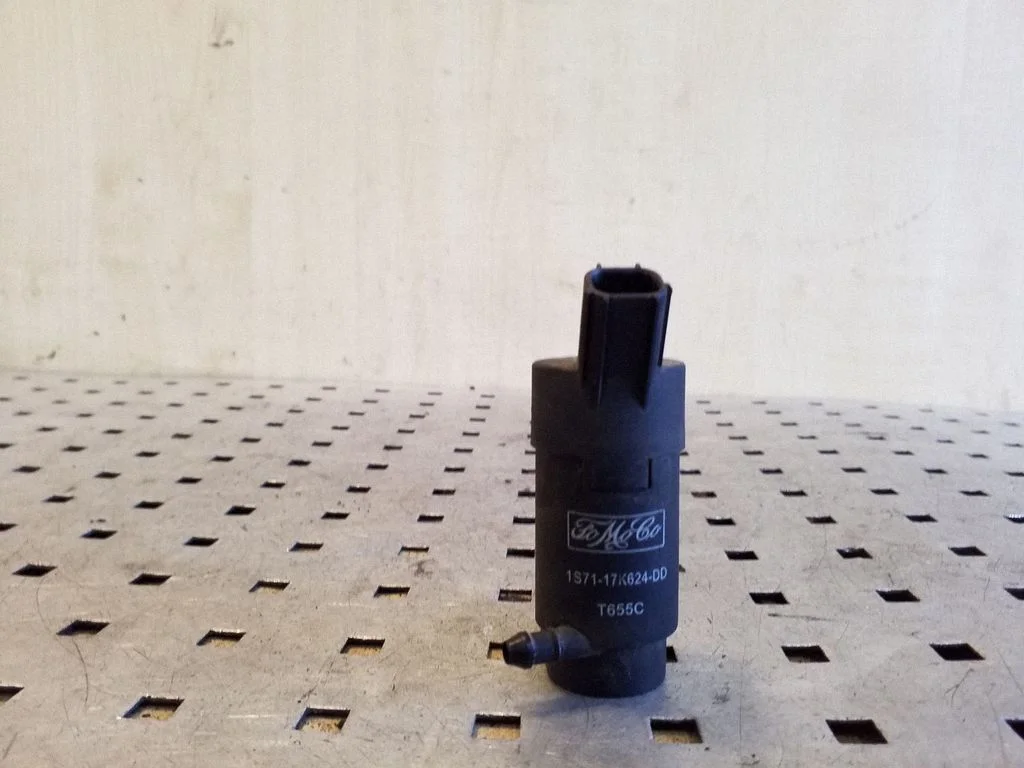 Windscreen/windshield washer pump 1S7117K624DD